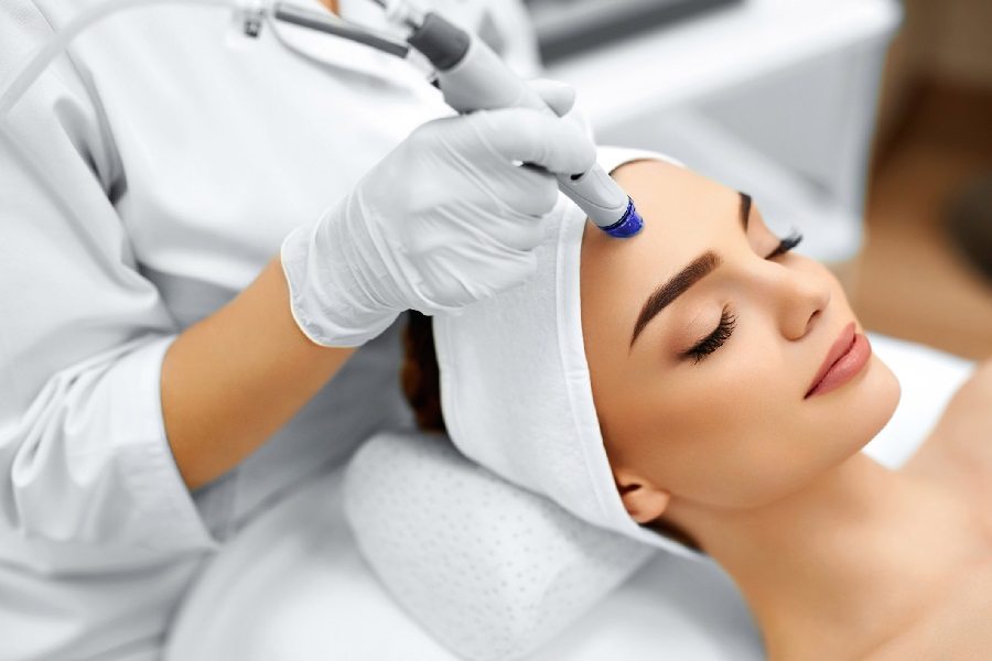 What To Know if You Want To Become an Esthetician